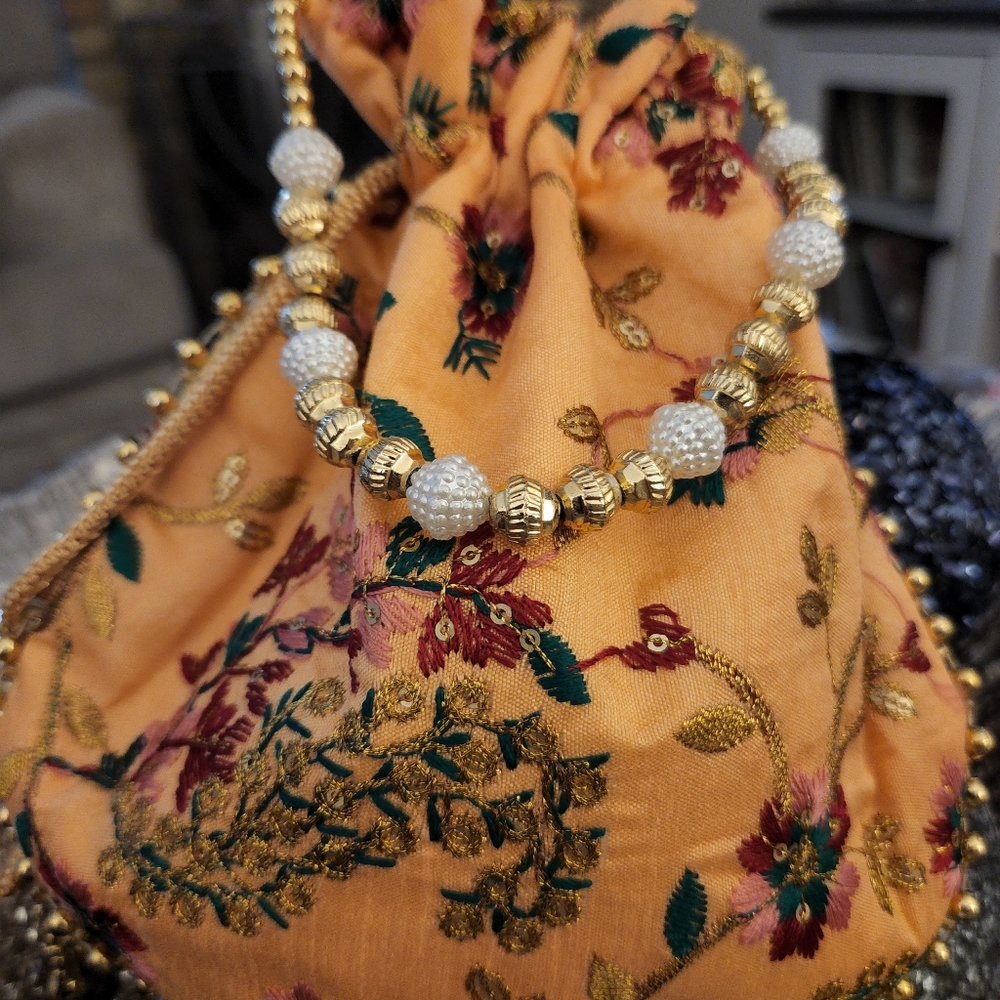 Drawstring Clutch - Picture 4 of 11